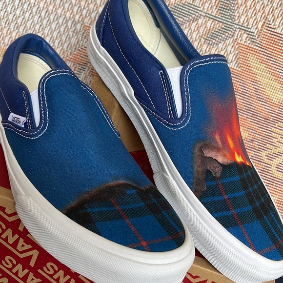 Vans WMNS Classic Slip-0n
Big Reveal Classics Navy/
VN000XG81P4
Sneakers - Picture 10 of 16